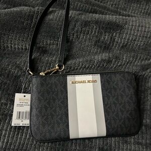 Michael Kors zip wallet